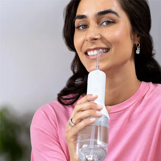 Sonicare Jet dentaire sans fil Power Flosser 3000 et brosse à dents électrique DiamondClean 9000 - Nettoie les dents et les gencives et élimine la plaque dentaire, blanc (modèle HX3886/41)