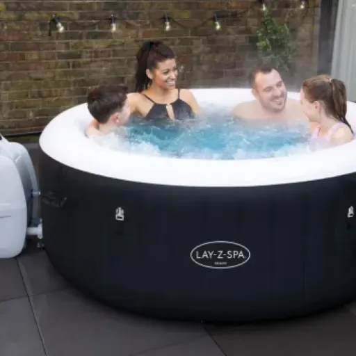 Test LAY-Z-SPA Miami Airjet : le spa gonflable qui fait le job sans ruiner le jardin
