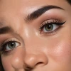 L'art du maquillage des sourcils avec le mascara