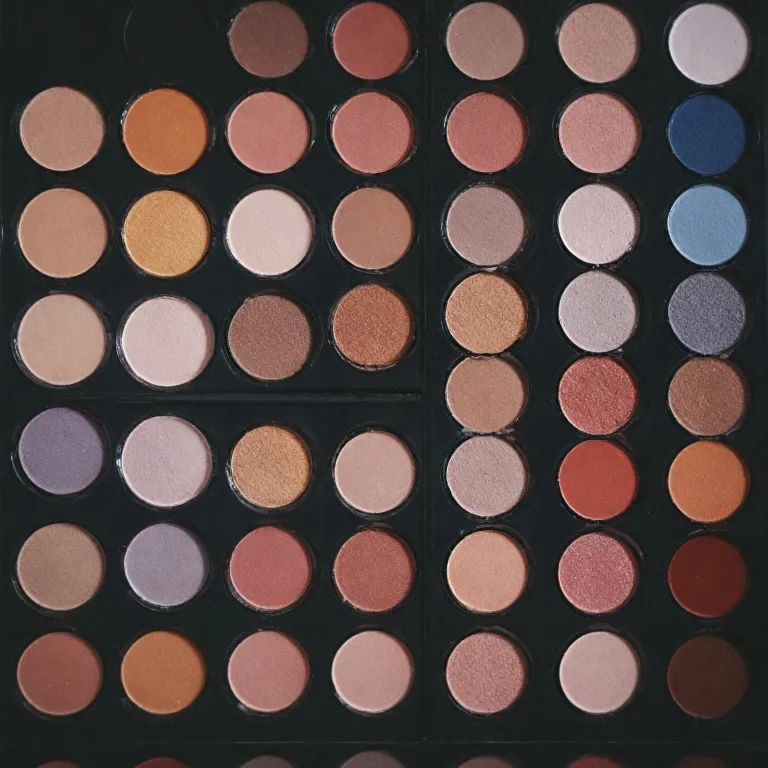 Palette eye2cheek valentino beauty : une innovation qui bouscule les codes du maquillage