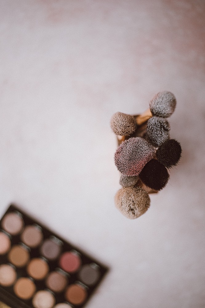 Browlift sur sourcil fin : sublimer un regard délicat sans l’alourdir