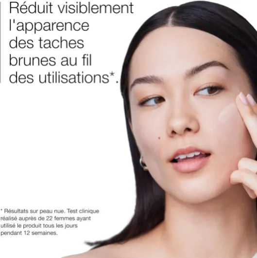 Clinique Even Better Fond de Teint SPF 15 - Couvrance Moyenne + Fini Naturel - Vitamine C - Unifie le Teint + Réduit les Taches Brunes NC52 Neutral